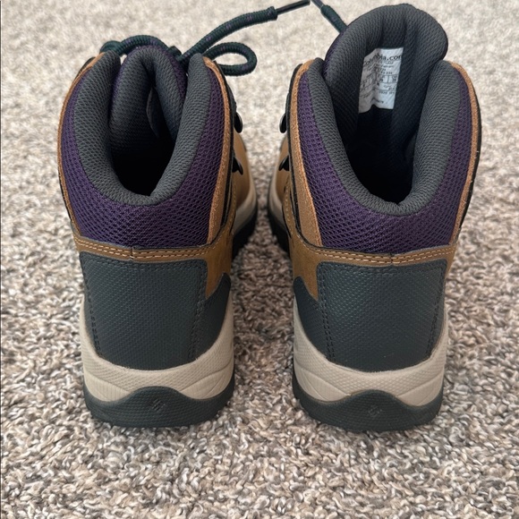 Columbia Women’s Newton Ridge Waterproof Hiking Boot, Size 8 - Picture 4 of 5